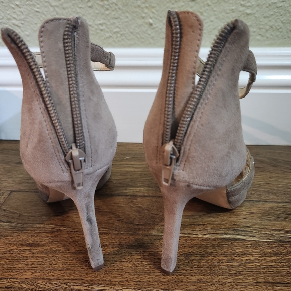 High heels. Nude Nine West. Size 7 - Picture 2 of 3